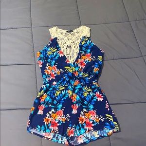 NWOT Timing floral romper size Small